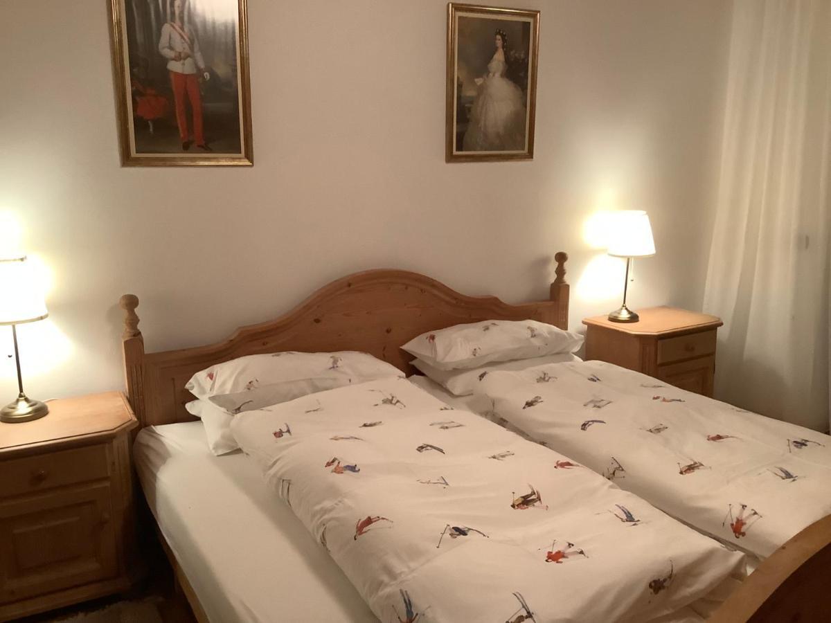 Cosy Apartment Bad Ischl In Quiet Residential Area - Newly Renovated Bagian luar foto